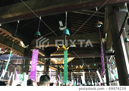 A shrine where you can catch a lot of southern wind chimes 69974239