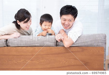 三個幸福的家庭 三個幸福的家庭 69974965