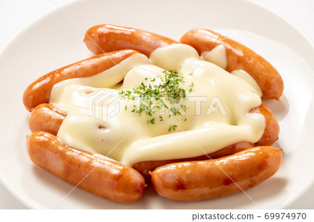 Wiener sausage and simmering cheese sauce. 69974970