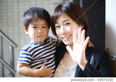 Parent and child going out 69975292