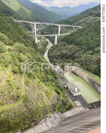 Loop Bridge 69975862