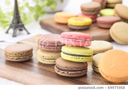 Delicious macaroons (photographing cooperation Milty Coco) Delicious macaroons (photographing cooperation Milty Coco) 69975988
