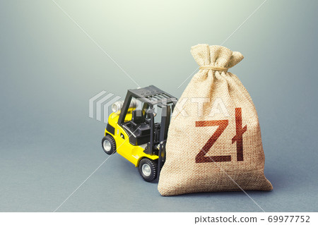 Yellow forklift unable to lift a polish zloty money bag. Strongest financial assistance, support of business and people. Interest rate. Stimulating economy. Helicopter money, subsidies soft loans. 69977752