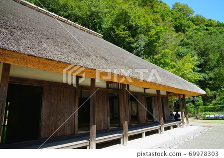 Old houses 69978303