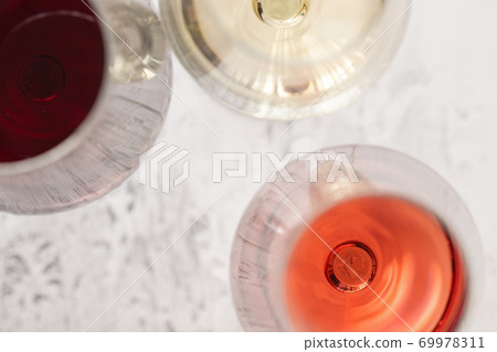 Wine lover background 69978311