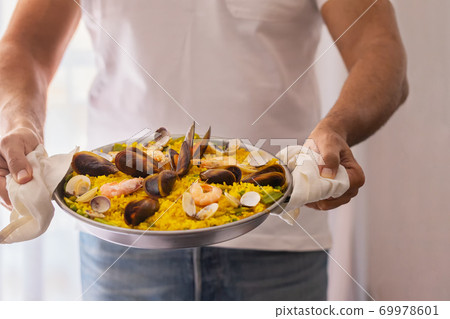 Popular Spanish dish Paella Popular Spanish dish Paella 69978601