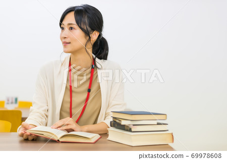 A young woman reading A young woman reading 69978608