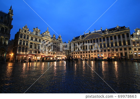 Grand Place night view after the rain (Brussels, Belgium) Grand Place night view after the rain (Brussels, Belgium) 69978663