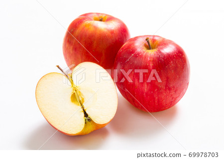Apple cut cross section 69978703