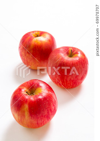 Apple vertical photo Apple vertical photo 69978707