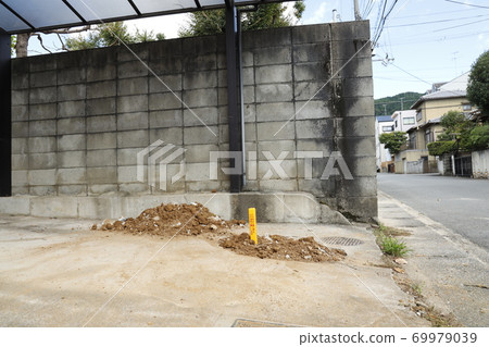 After being dug up for gas pipe construction After being dug up for gas pipe construction 69979039