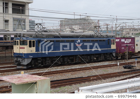 EF65拖曳三洋本線西明石站附近的貨運列車 EF65拖曳三洋本線西明石站附近的貨運列車 69979446