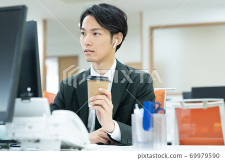 Young businesspeople having a web conference in the office Young businesspeople having a web conference in the office 69979590