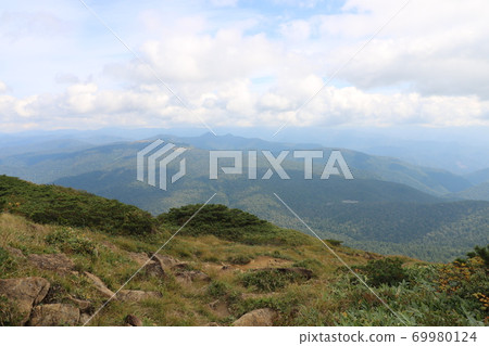 Mountain trail from Mt. Shibutsu in Gunma Prefecture to Mt. Koshibutsusan Mountain trail from Mt. Shibutsu in Gunma Prefecture to Mt. Koshibutsusan 69980124