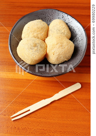 一口大小的Kinako大福 一口大小的Kinako大福 69980229
