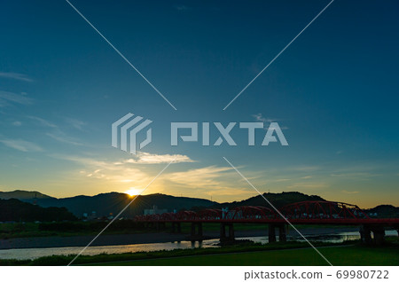 高知縣四萬十市日出時的四萬十河大橋（明月大橋） 69980722
