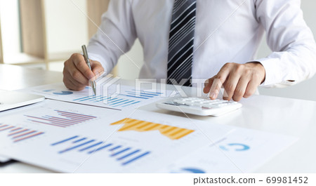 Business men are calculating real estate investment expenditures and analyzing the company's finances in line with the global economy, Analysis of financial accounting and real estate investment conce Business men are calculating real estate investment expenditures and analyzing the company's finances in line with the global economy, Analysis of financial accounting and real estate investment conce 69981452