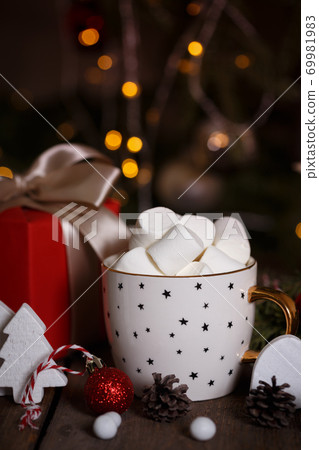 cup of coffee and marshmallows 69981983