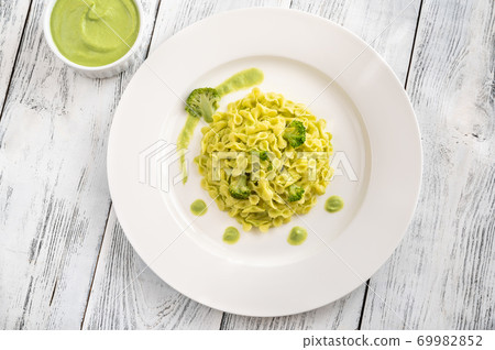 Pasta with broccoli 69982852