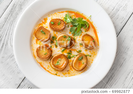 King oyster mushroom scallops King oyster mushroom scallops 69982877