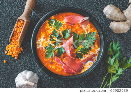 Bowl of lentil soup Bowl of lentil soup 69982989