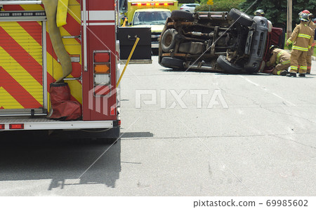 emergency on the road, car accident vehicle damage crash rescue accident 69985602