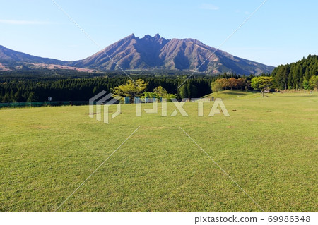 Mt. Neko seen from Tsukimawari Park 69986348