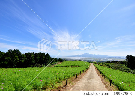 Shirakimine Plateau, overlooking Isahaya Bay and Mt. Unzen, Shirakiminemachi, Isahaya City, Nagasaki Prefecture Shirakimine Plateau, overlooking Isahaya Bay and Mt. Unzen, Shirakiminemachi, Isahaya City, Nagasaki Prefecture 69987968