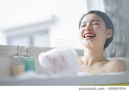 Women's lifestyle Relax bath time 69989304