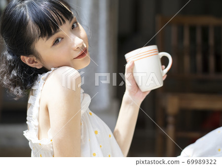 Female lifestyle relaxing tea time 69989322