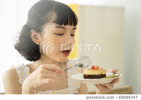 女性生活方式放鬆下午茶時間 69989347