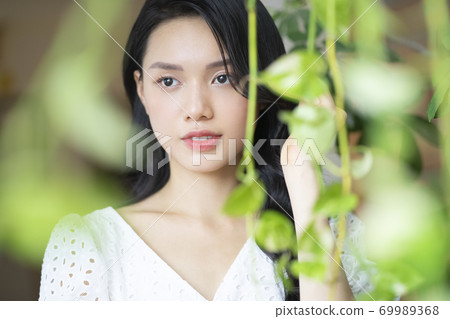 Female beauty portrait Female beauty portrait 69989368