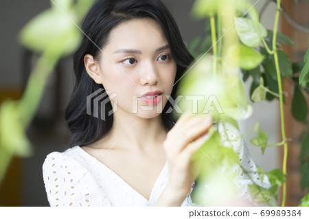 Female beauty portrait Female beauty portrait 69989384