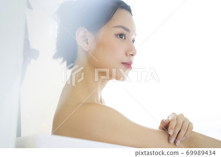 Women's lifestyle Relax bath time 69989434