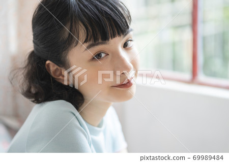 Female beauty portrait Female beauty portrait 69989484