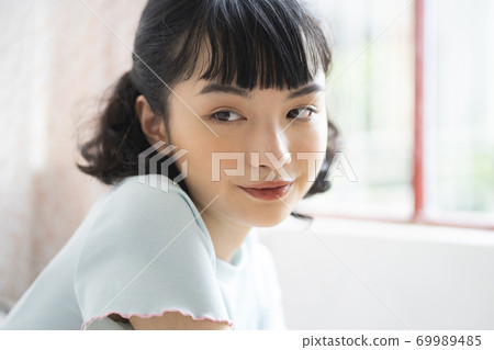 Female beauty portrait Female beauty portrait 69989485