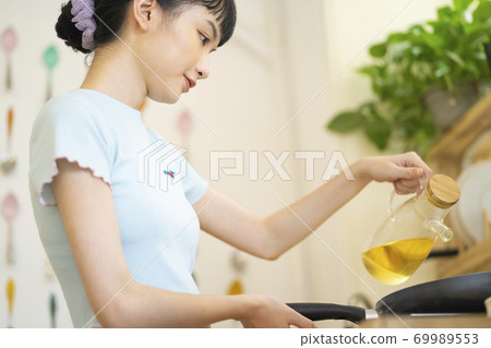 Female Lifestyle Cooking 69989553