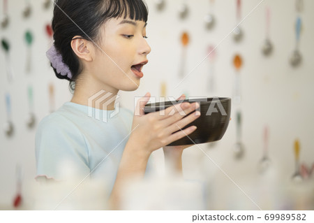 Female Lifestyle Cooking 69989582