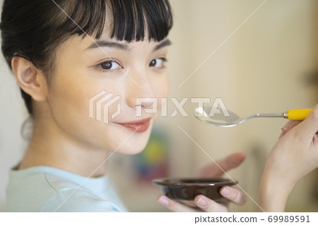 Female Lifestyle Cooking Female Lifestyle Cooking 69989591