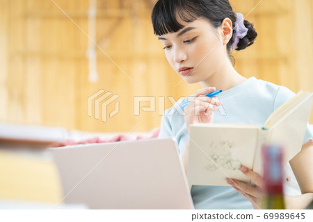 Female portrait 69989645