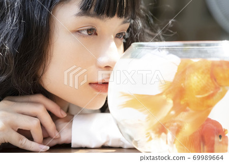 Female beauty portrait 69989664