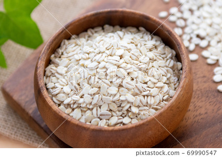 Rolled barley Rolled barley 69990547