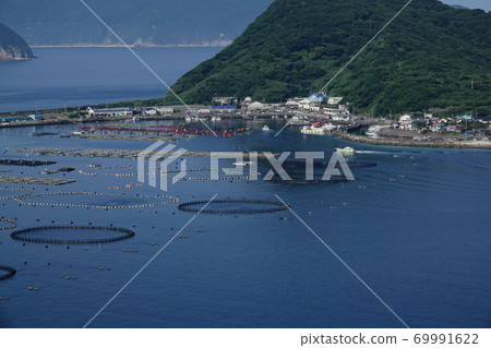 A small fishing village on Kashiwa Island 69991622