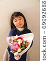 6歲的女孩，一束 69992688