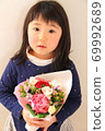 6歲的女孩，一束 69992689