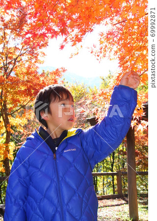 Autumn leaves and children Autumn leaves and children 69992871