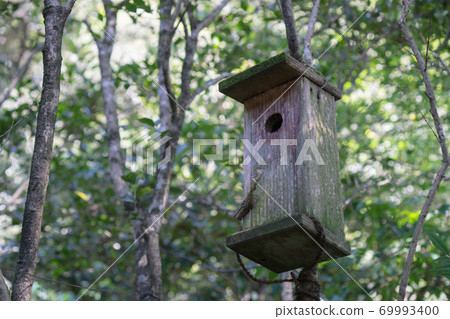 Bird's nesting box 69993400