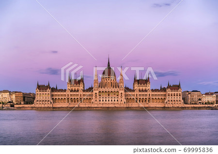 Budapest Hungary, city skyline at Hungarian Parliament and Danube River Budapest Hungary, city skyline at Hungarian Parliament and Danube River 69995836