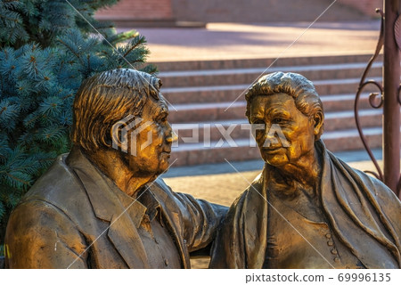 Sculpture on Teatralnaya Square in Zaporozhye, Ukraine Sculpture on Teatralnaya Square in Zaporozhye, Ukraine 69996135