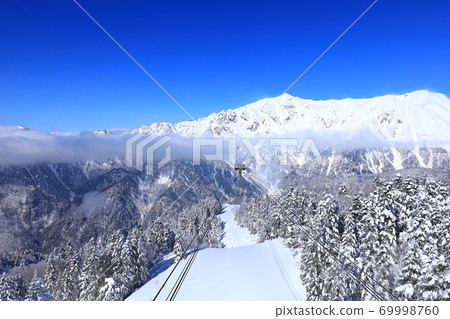 冬天的新穗高穗高山脈的雪景 69998760